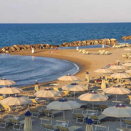 Hotel Holiday Sunshine Summer Мизано-Адриатико Экстерьер фото